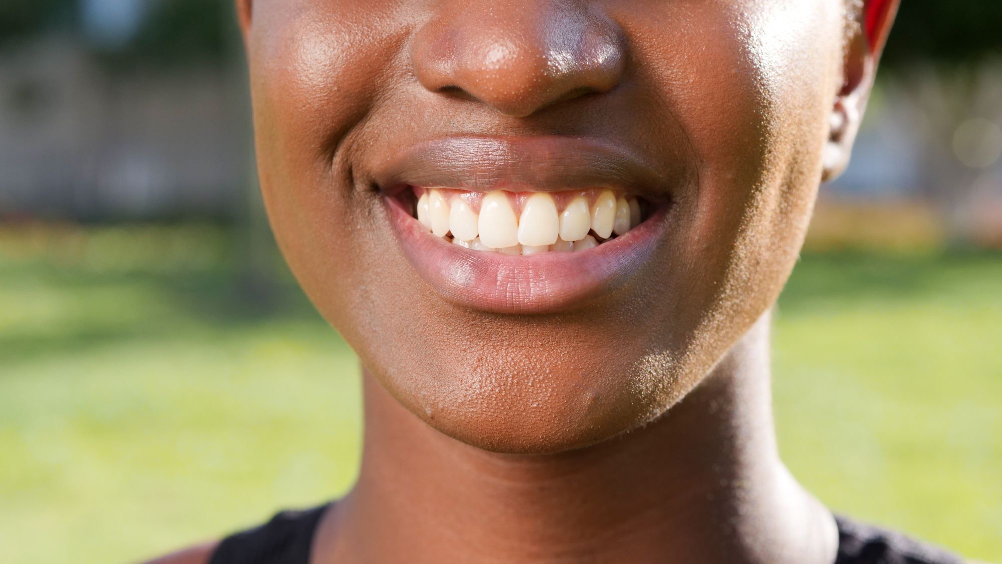 Primer plano de una sonrisa sana